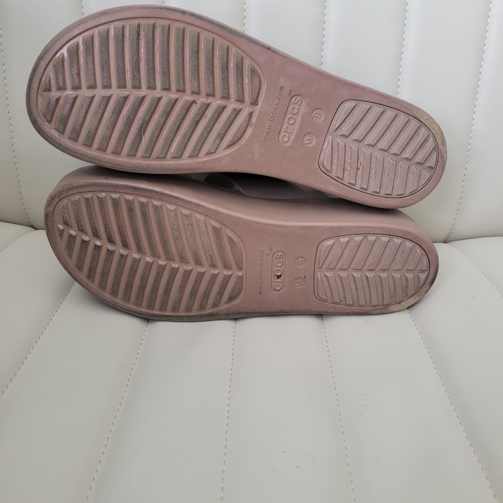 Crocs Brooklyn Buckle, Latte - Picture 6 of 14